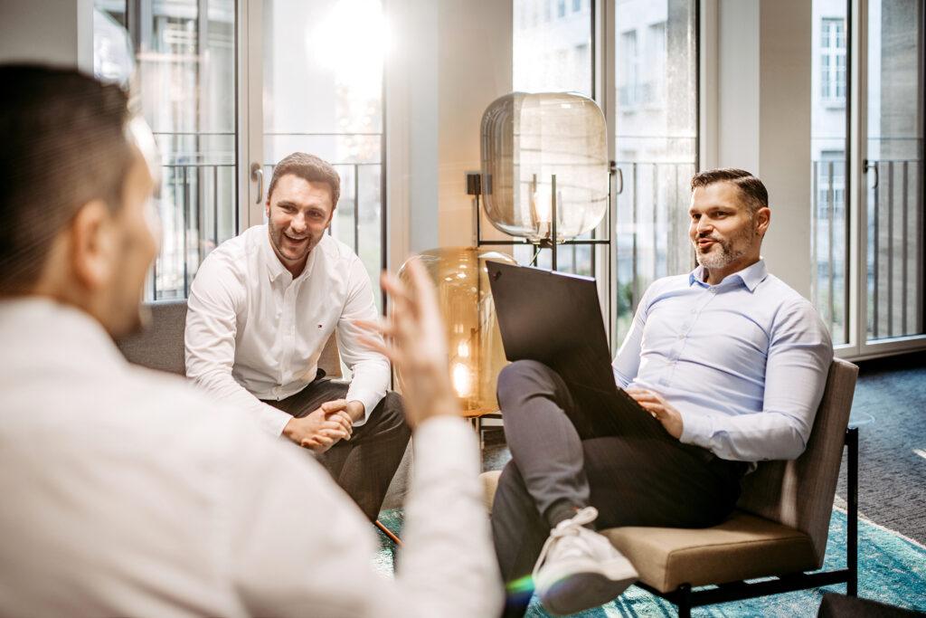 Steuerberater der Kanzlei Bernthal im Beratungsgespräch